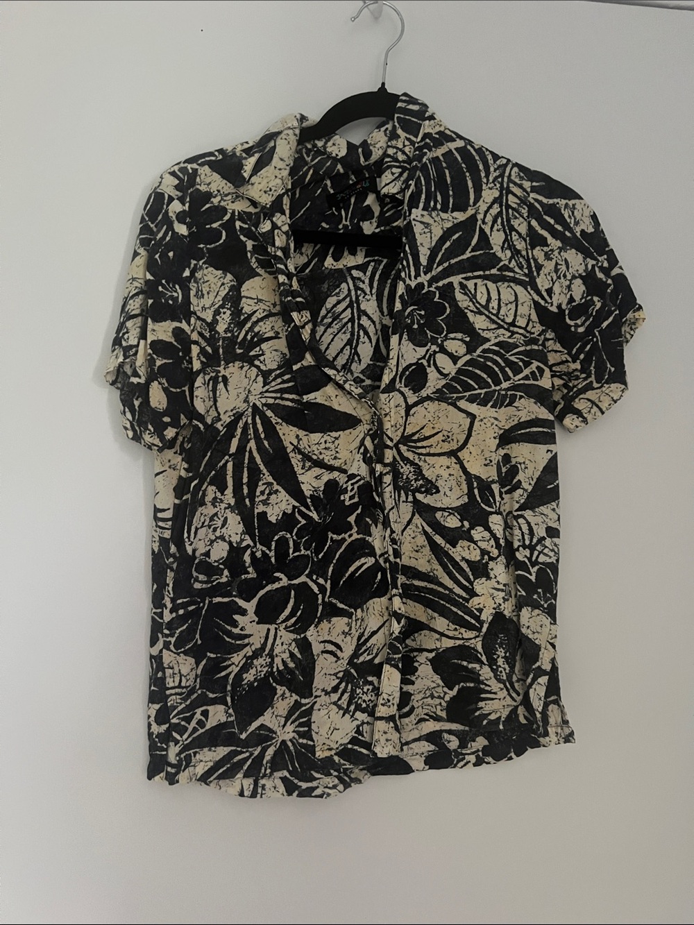 Woman’s Navy & Cream Floral Short-Sleeve Shirt